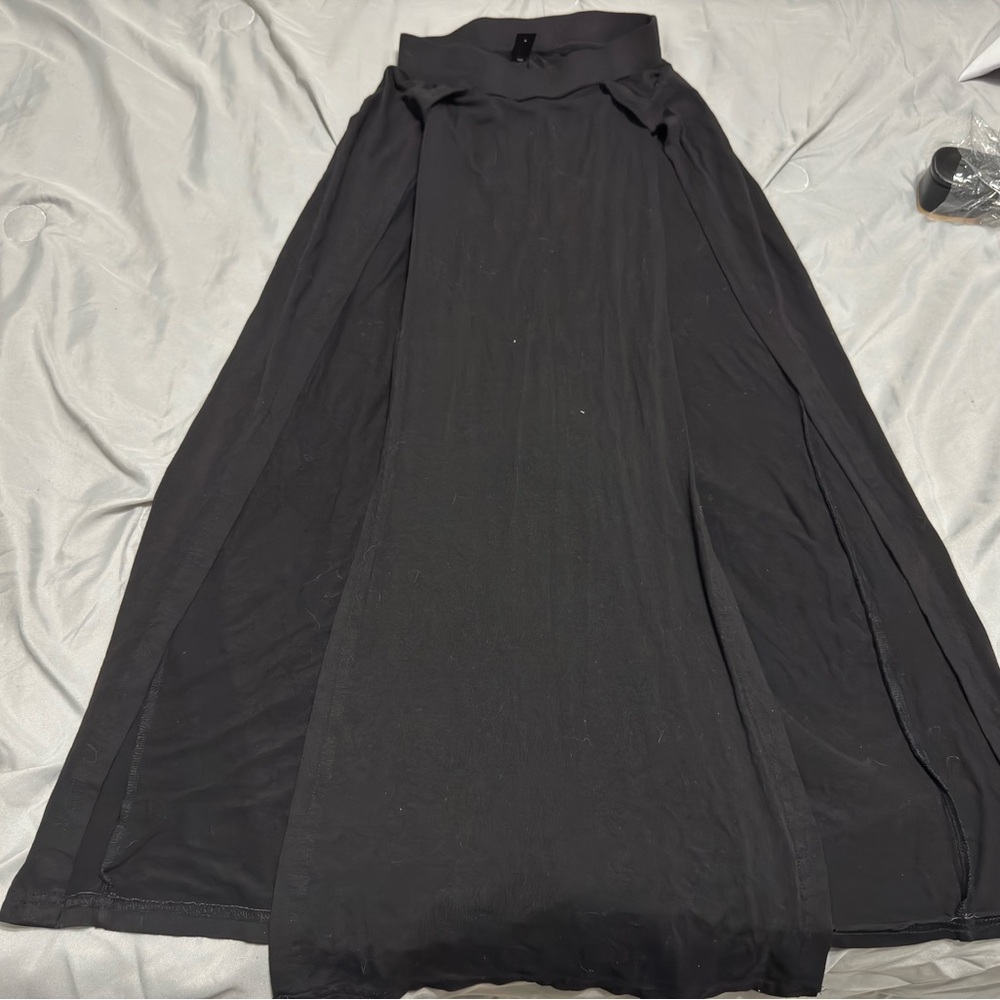 Black slit skirt